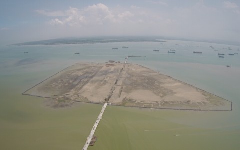 我们在海底发现的古代祖先的140,000年骨头，揭示了灭绝的人类的秘密