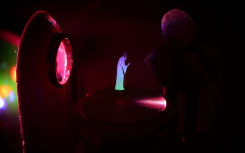 3D“全息图”一次通过激光制成