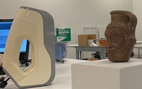 在埃及花瓶中发现了2200年历史的幻觉仪式的证据