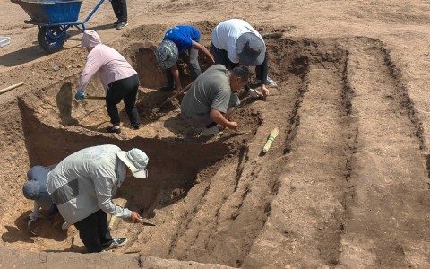在中国墓中发现的5,000年历史的玉'龙